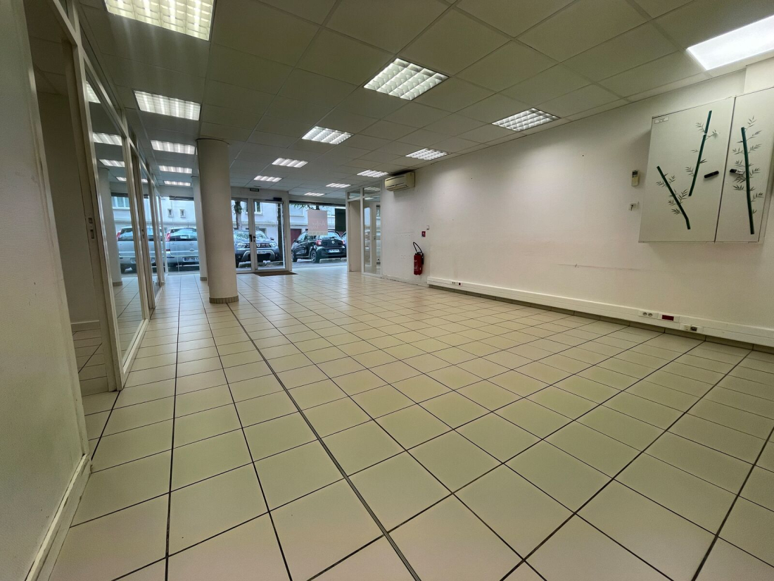 Photo 2 – location Local commercial	NANTES (44000)