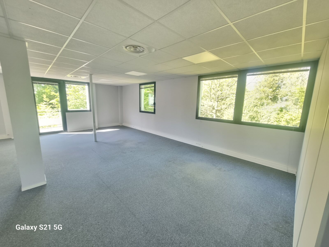 Photo 2 – vente bureaux	CHARTRES DE BRETAGNE (35131)