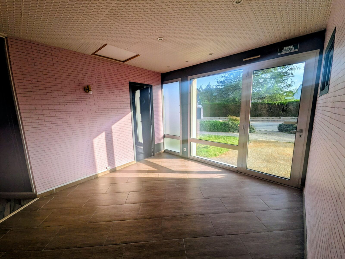 Photo 1 – location Local commercial	SAINT AVE (56890)