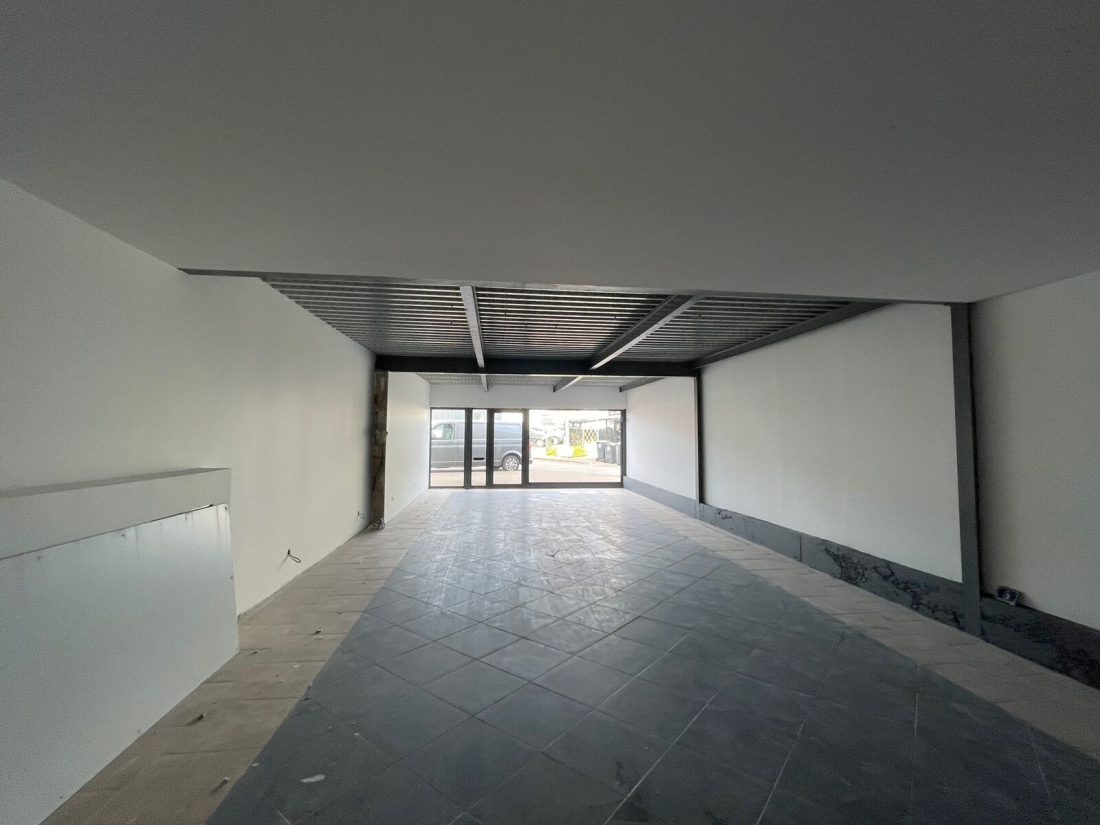 Photo 2 – location Local commercial	SENE (56860)