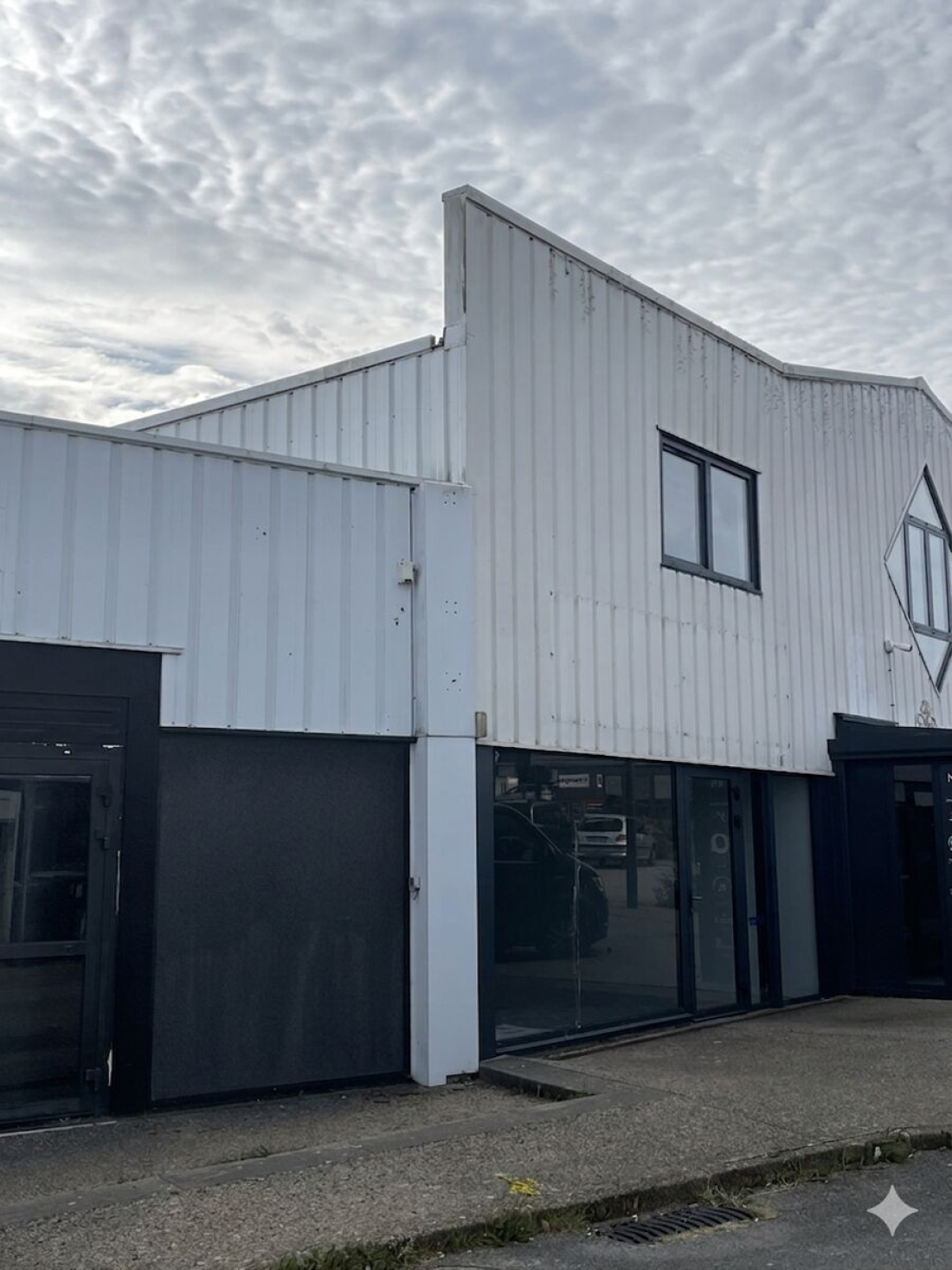 Photo 3 – location Local commercial	SENE (56860)