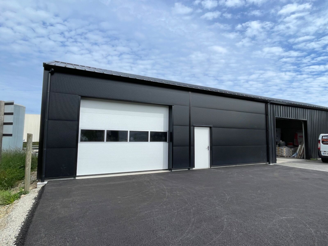Photo 1 – location entrepôts / activités	LANDEVANT (56690)