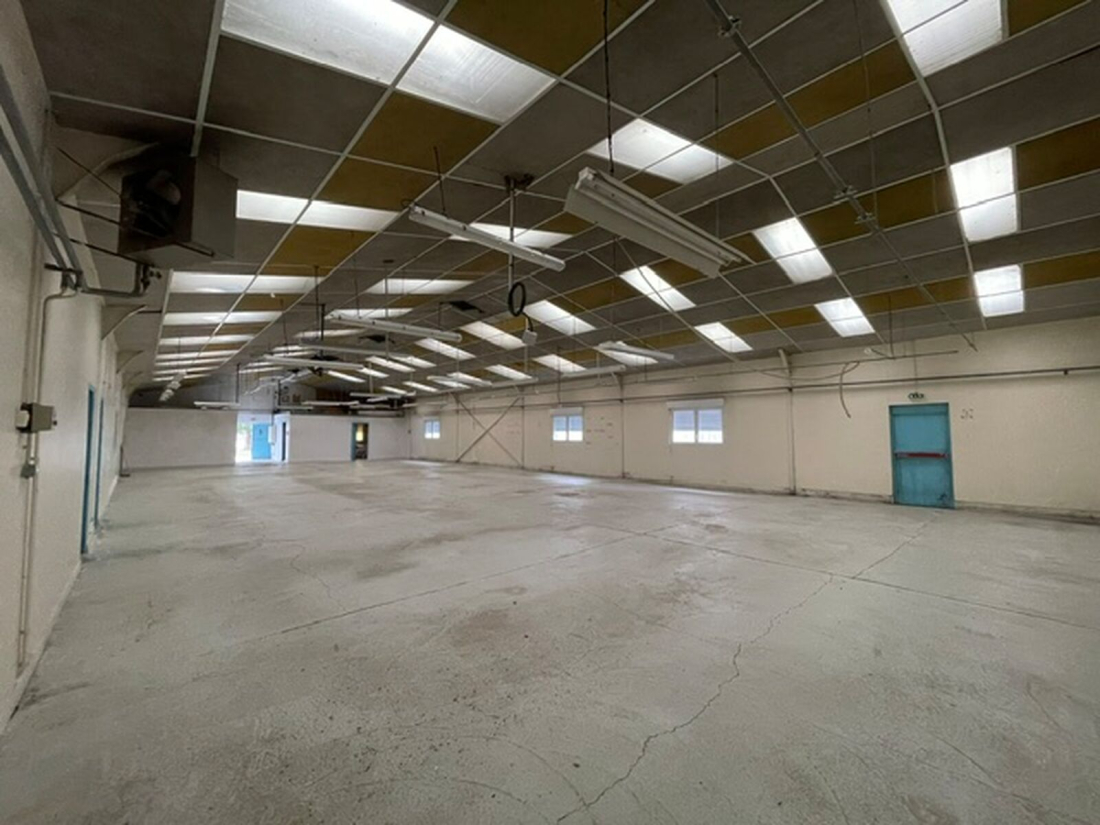 Photo 4 – location entrepôts / activités	PLOEREN (56880)