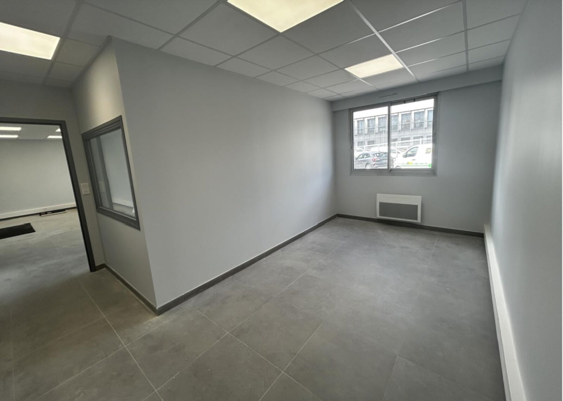Photo 2 – location entrepôts / activités	LA CHAPELLE SUR ERDRE (44240)