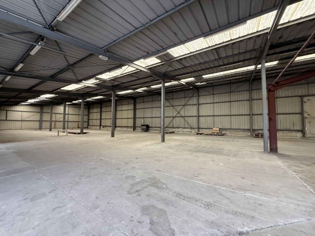 Photo 2 – location entrepôts / activités	THEIX NOYALO (56450)