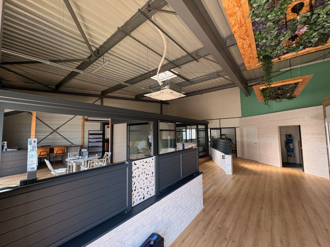 Photo 2 – location Local commercial	CARQUEFOU (44470)