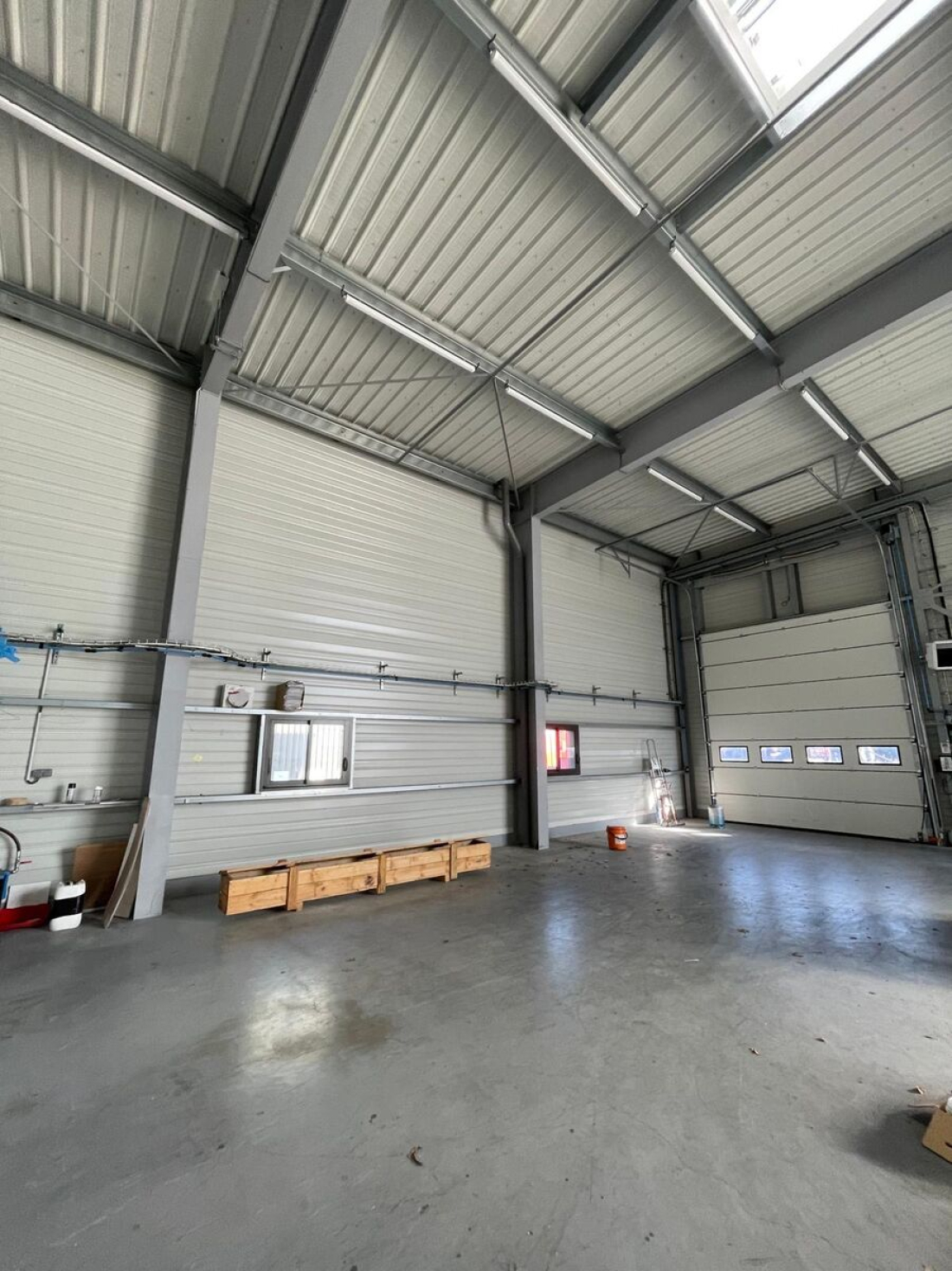 Photo 2 – location entrepôts / activités	PLESCOP (56890)