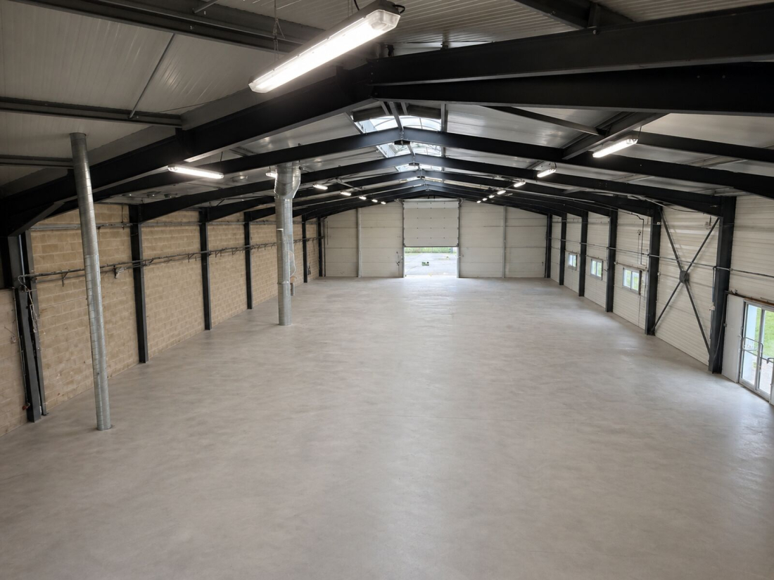Photo 2 – vente entrepôts / activités	PLOEREN (56880)