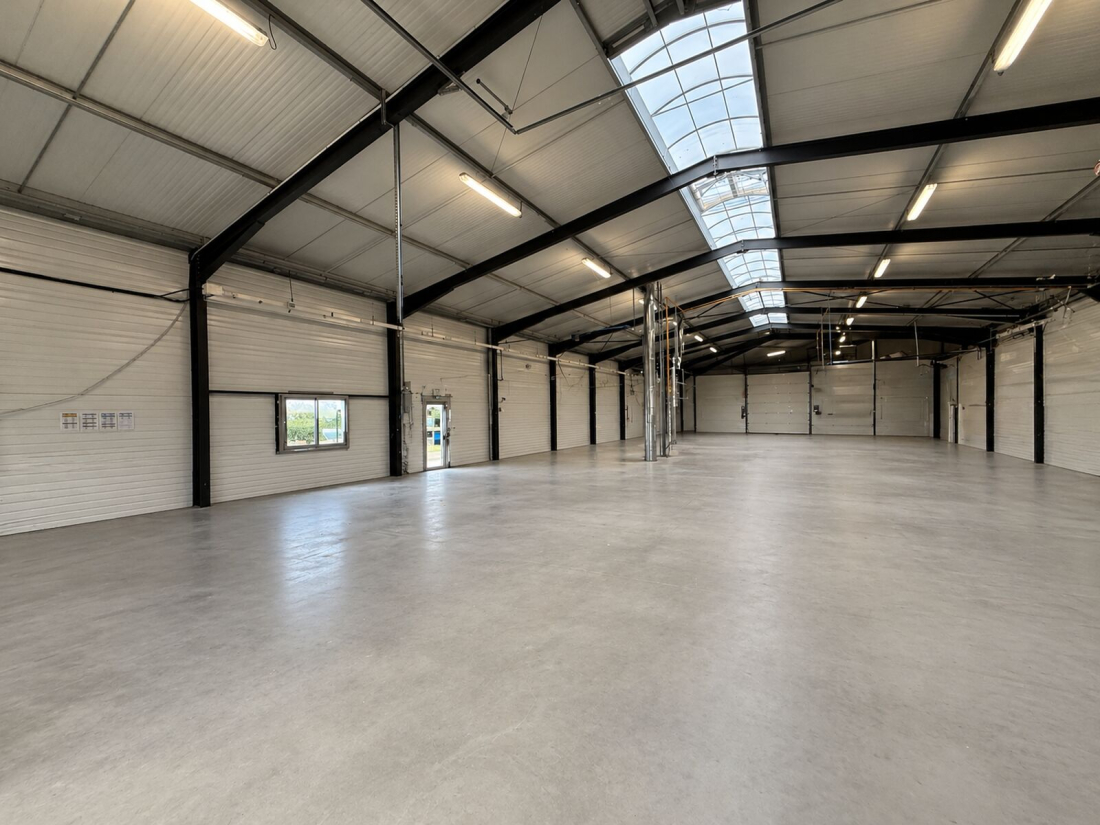 Photo 3 – vente entrepôts / activités	PLOEREN (56880)