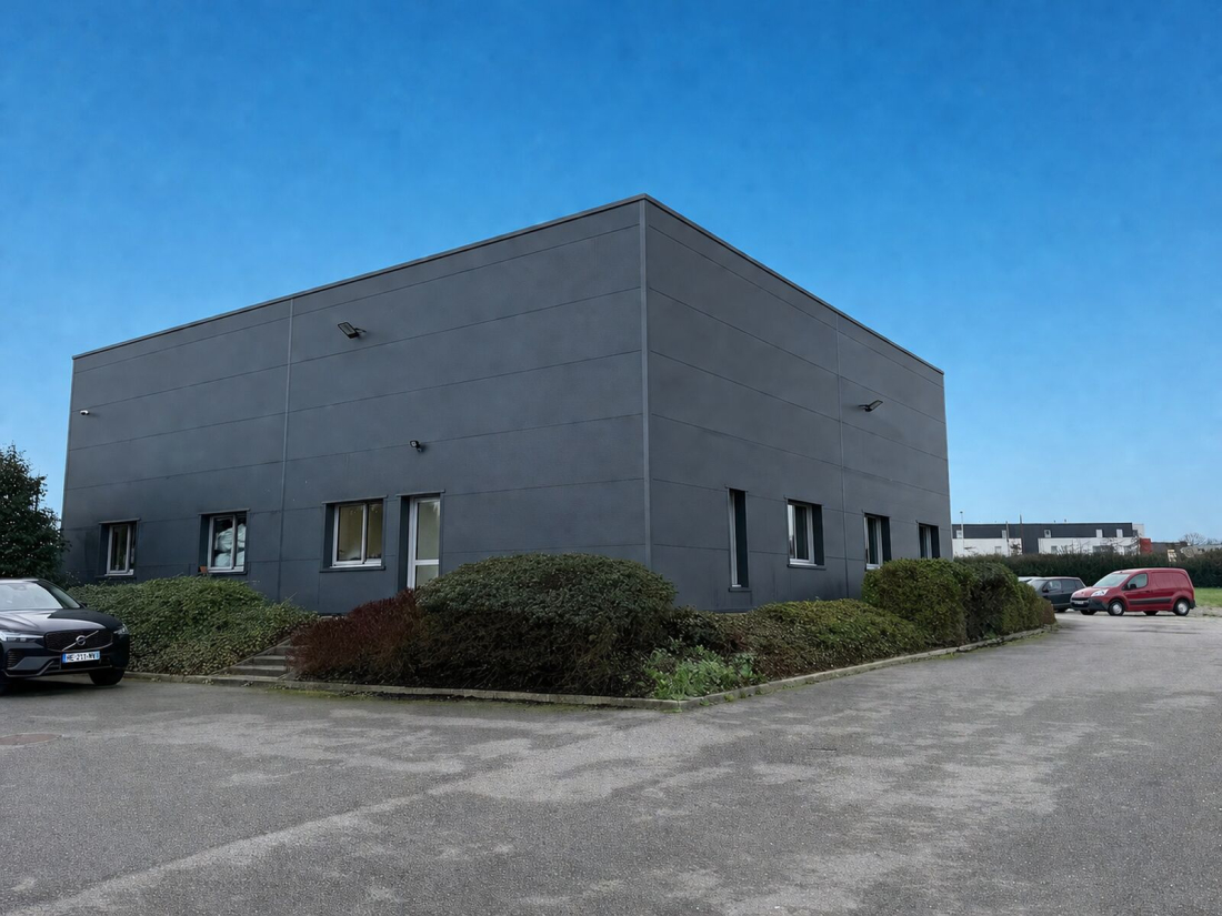 Photo 1 – vente entrepôts / activités	PLOEREN (56880)