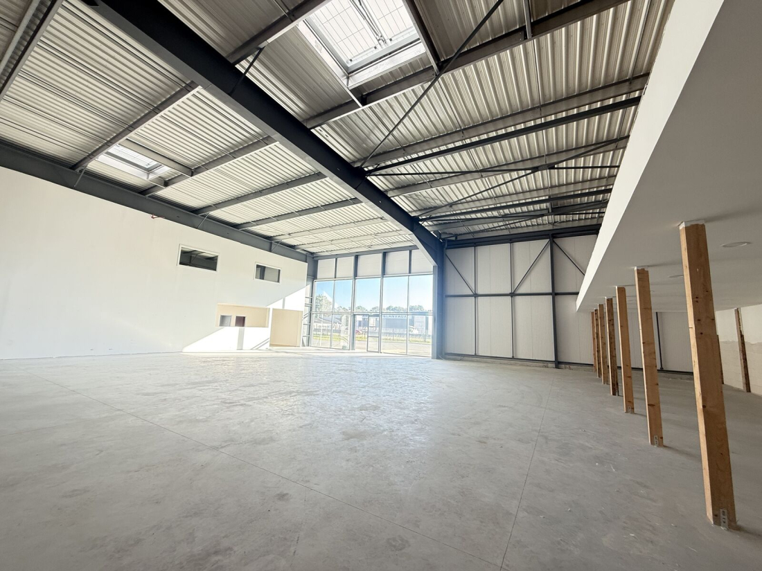 Photo 4 – location entrepôts / activités	PLOUGOUMELEN (56400)