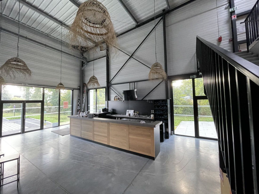 Photo 1 – location entrepôts / activités	PLESCOP (56890)