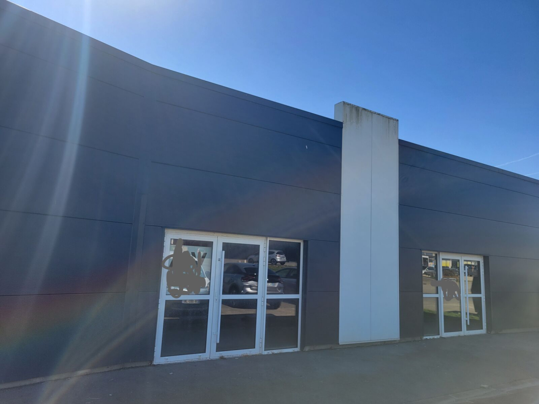 Photo 1 – location entrepôts / activités	BAUD (56150)