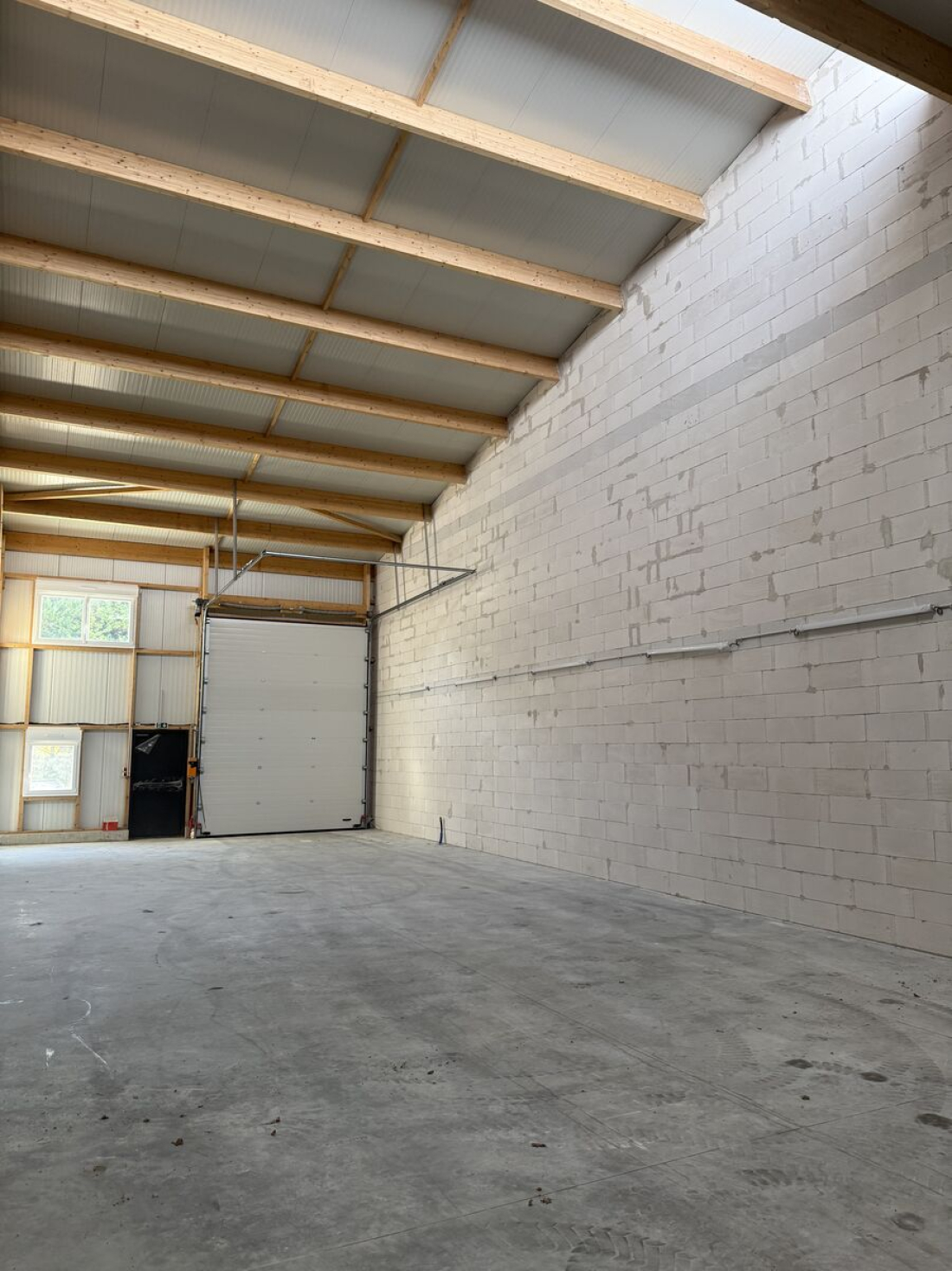 Photo 8 – location entrepôts / activités	THOUARE SUR LOIRE (44470)