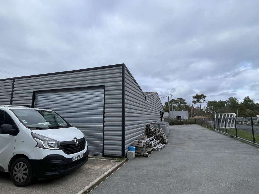 Photo 2 – location entrepôts / activités	PLOUGOUMELEN (56400)