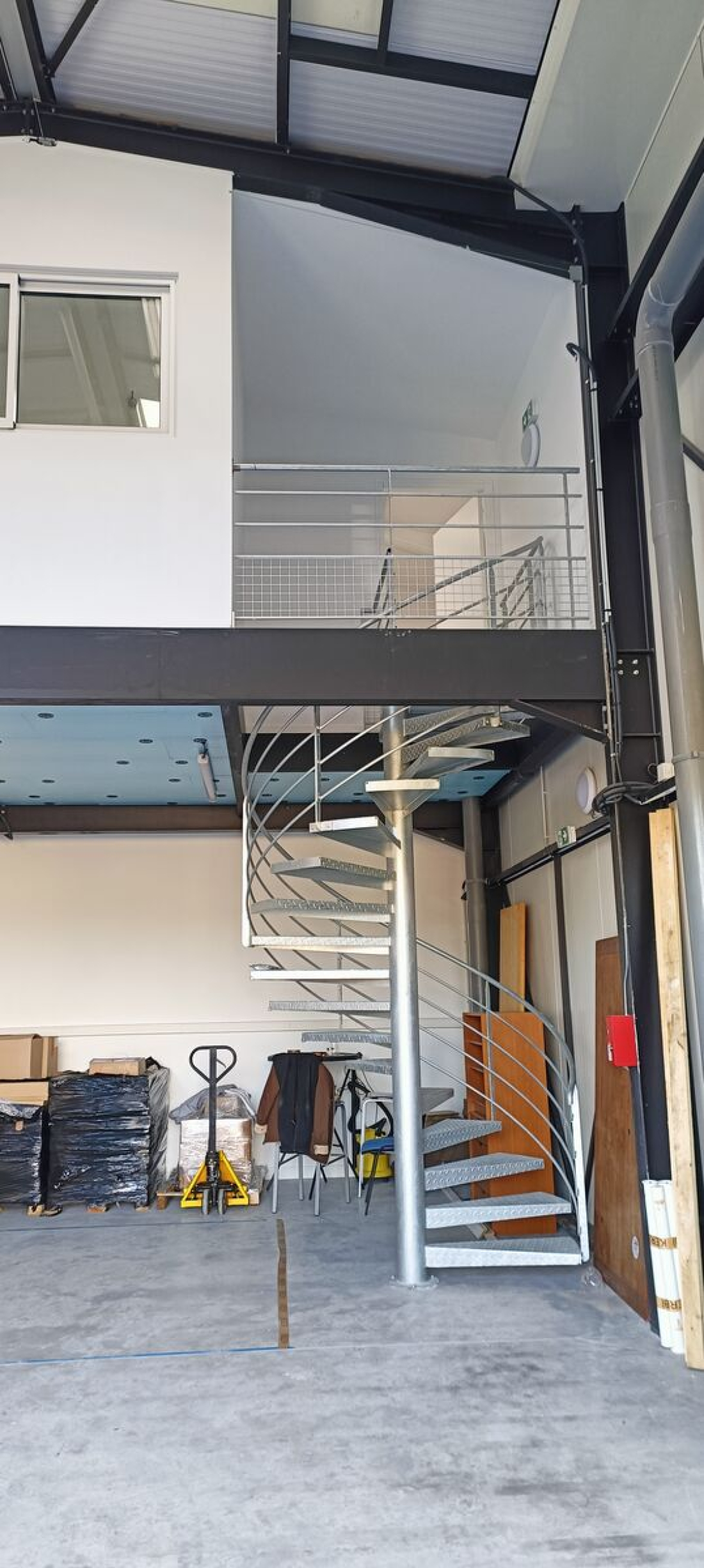 Photo 2 – location entrepôts / activités	SENE (56860)