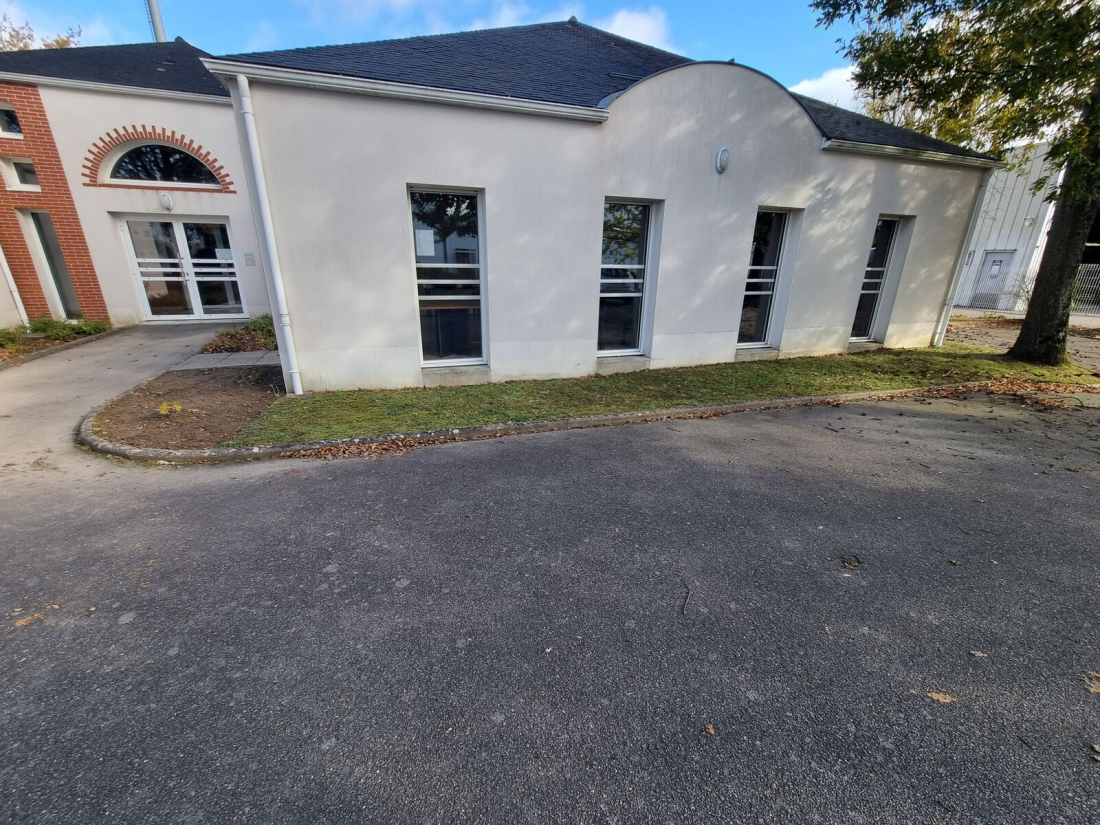 Photo 1 – vente bureaux	SAINTE LUCE SUR LOIRE (44980)