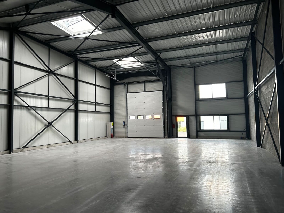 Photo 6 – location entrepôts / activités	LES HERBIERS (85500)