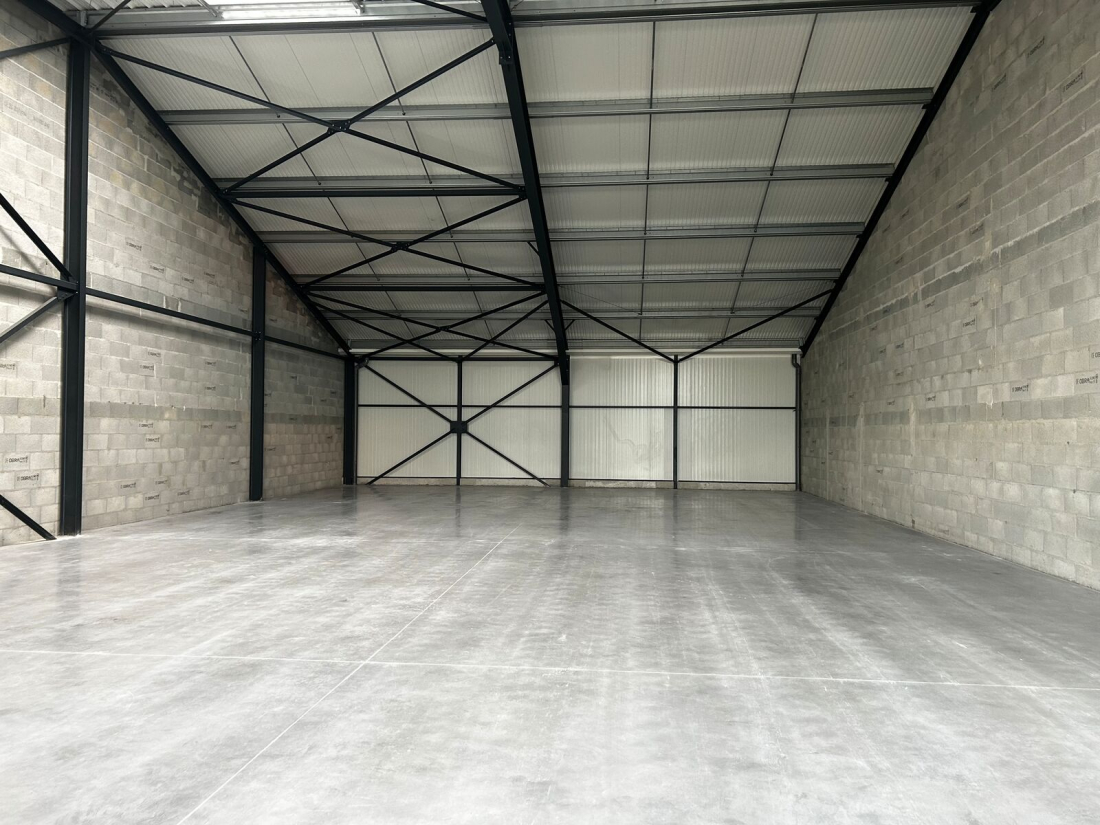 Photo 5 – location entrepôts / activités	LES HERBIERS (85500)