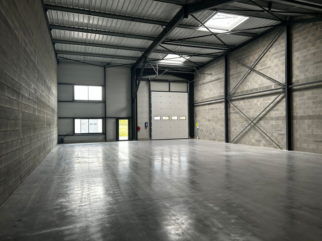 Photo 4 – location entrepôts / activités	LES HERBIERS (85500)