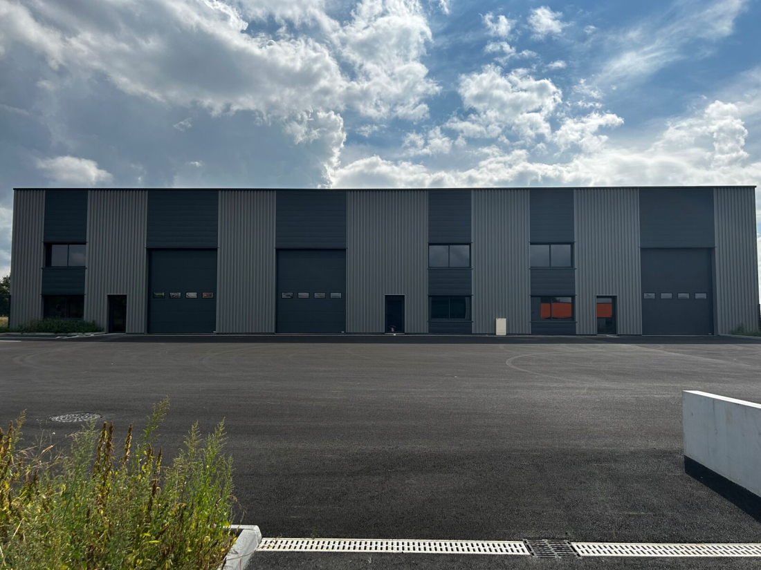 Photo 2 – location entrepôts / activités	LES HERBIERS (85500)