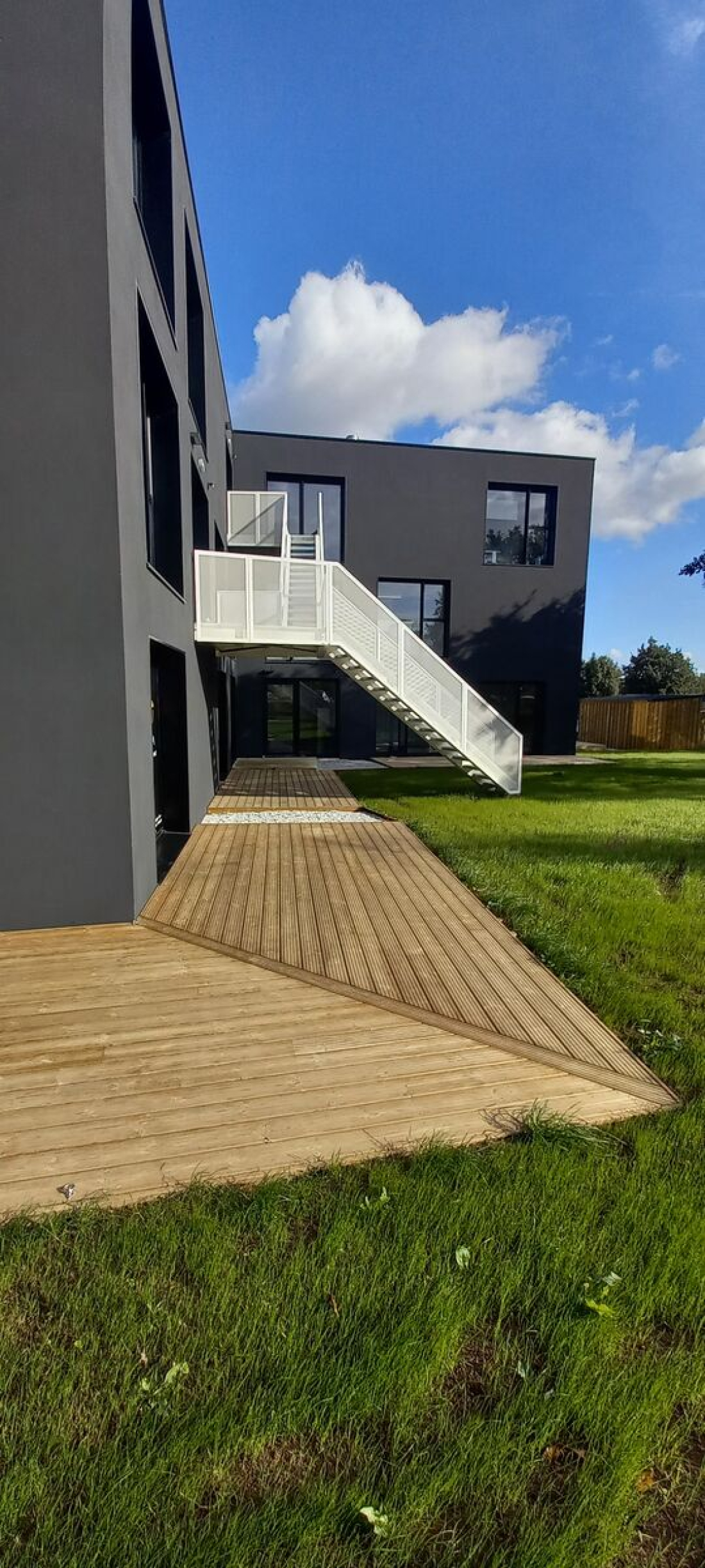 Photo 1 – location bureaux	VANNES (56000)