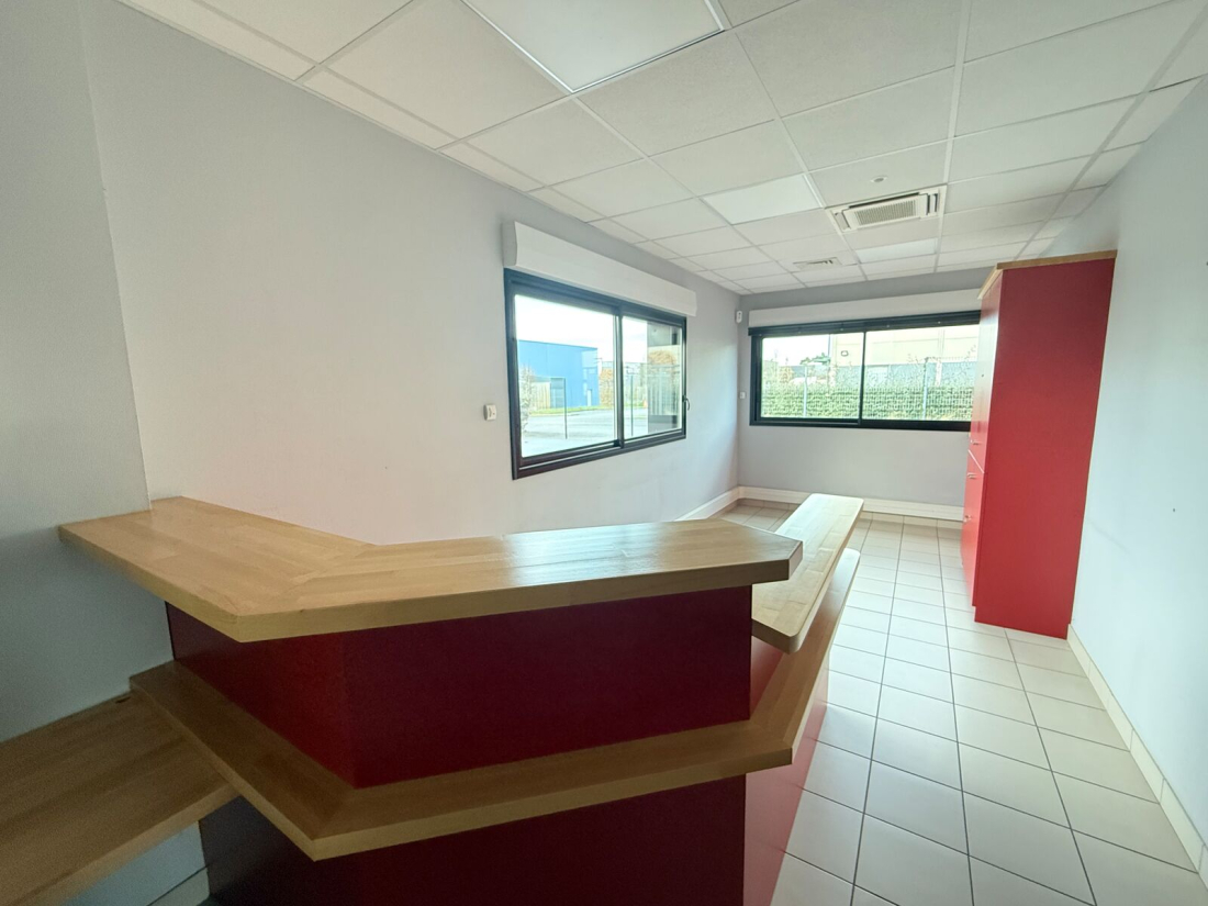 Photo 2 – location bureaux	LES SORINIERES (44840)