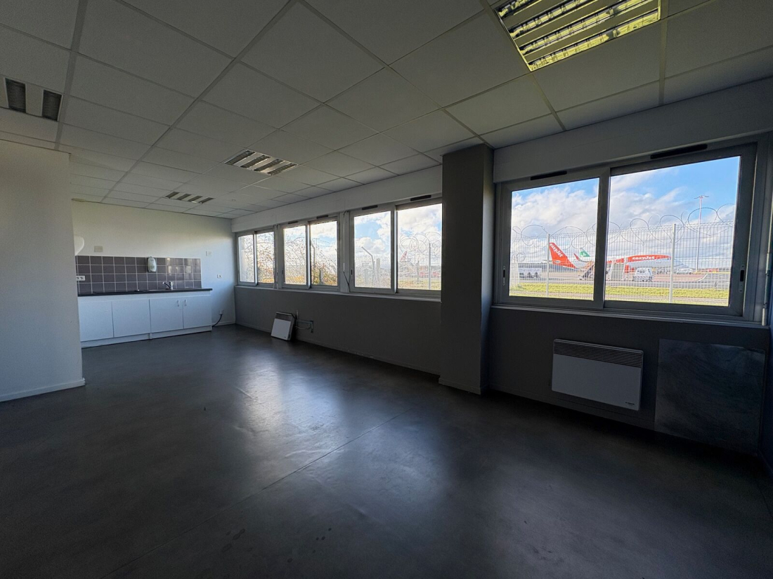 Photo 7 – location entrepôts / activités	BOUGUENAIS (44340)