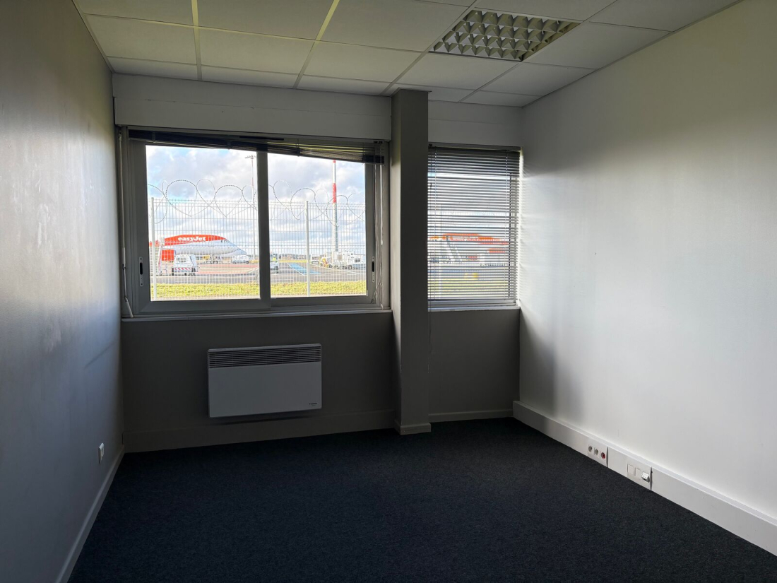 Photo 4 – location entrepôts / activités	BOUGUENAIS (44340)