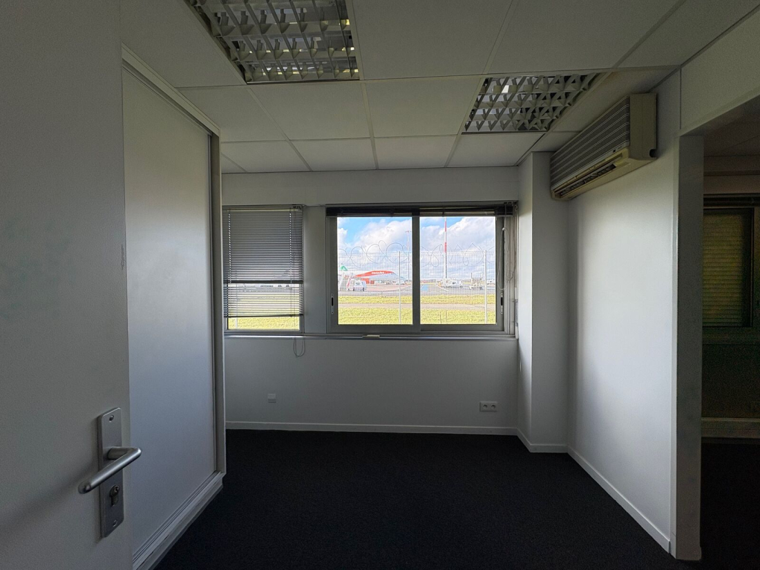 Photo 5 – location entrepôts / activités	BOUGUENAIS (44340)