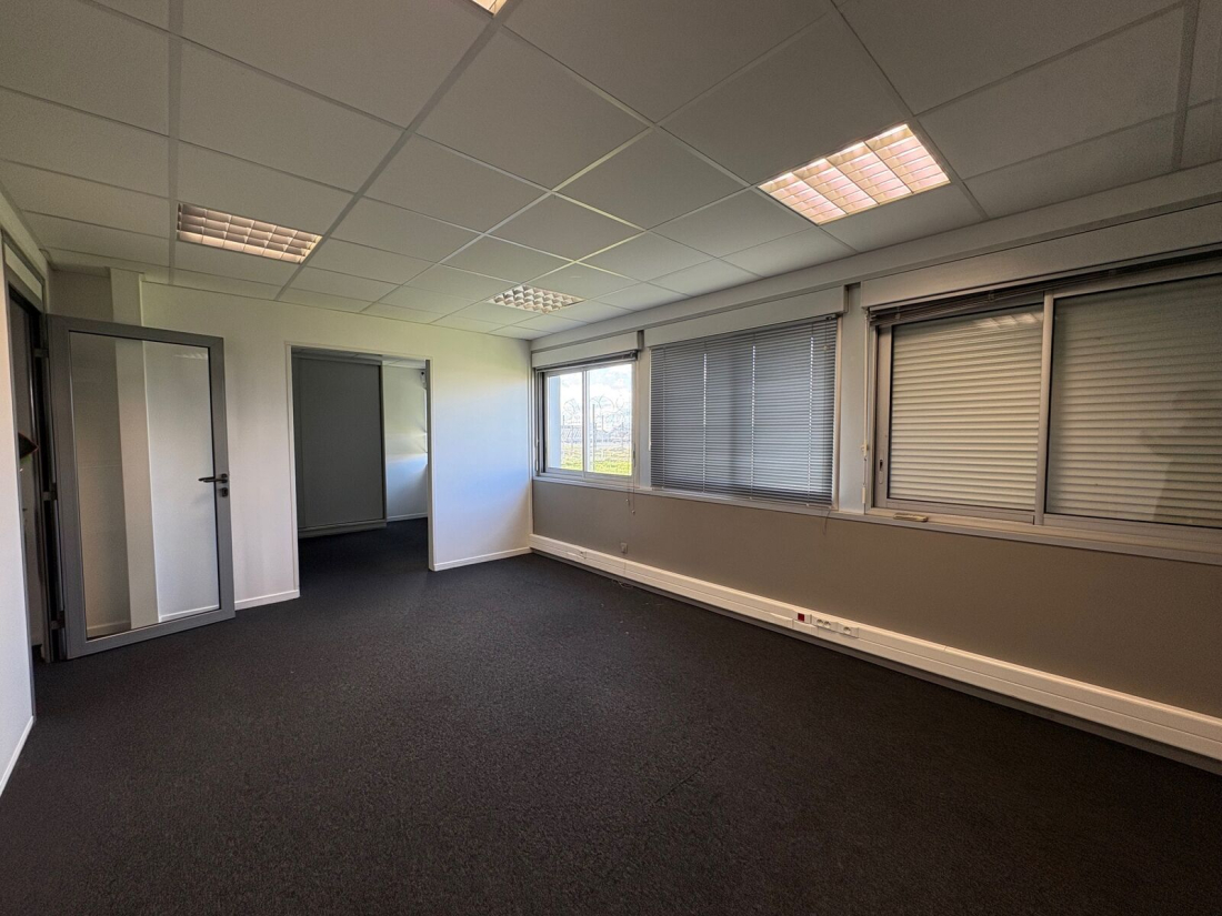 Photo 6 – location entrepôts / activités	BOUGUENAIS (44340)