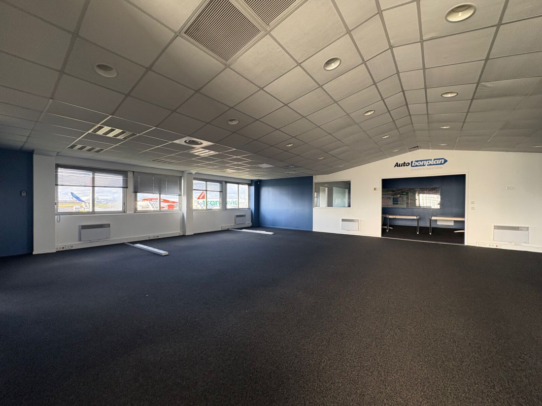 Photo 9 – location entrepôts / activités	BOUGUENAIS (44340)