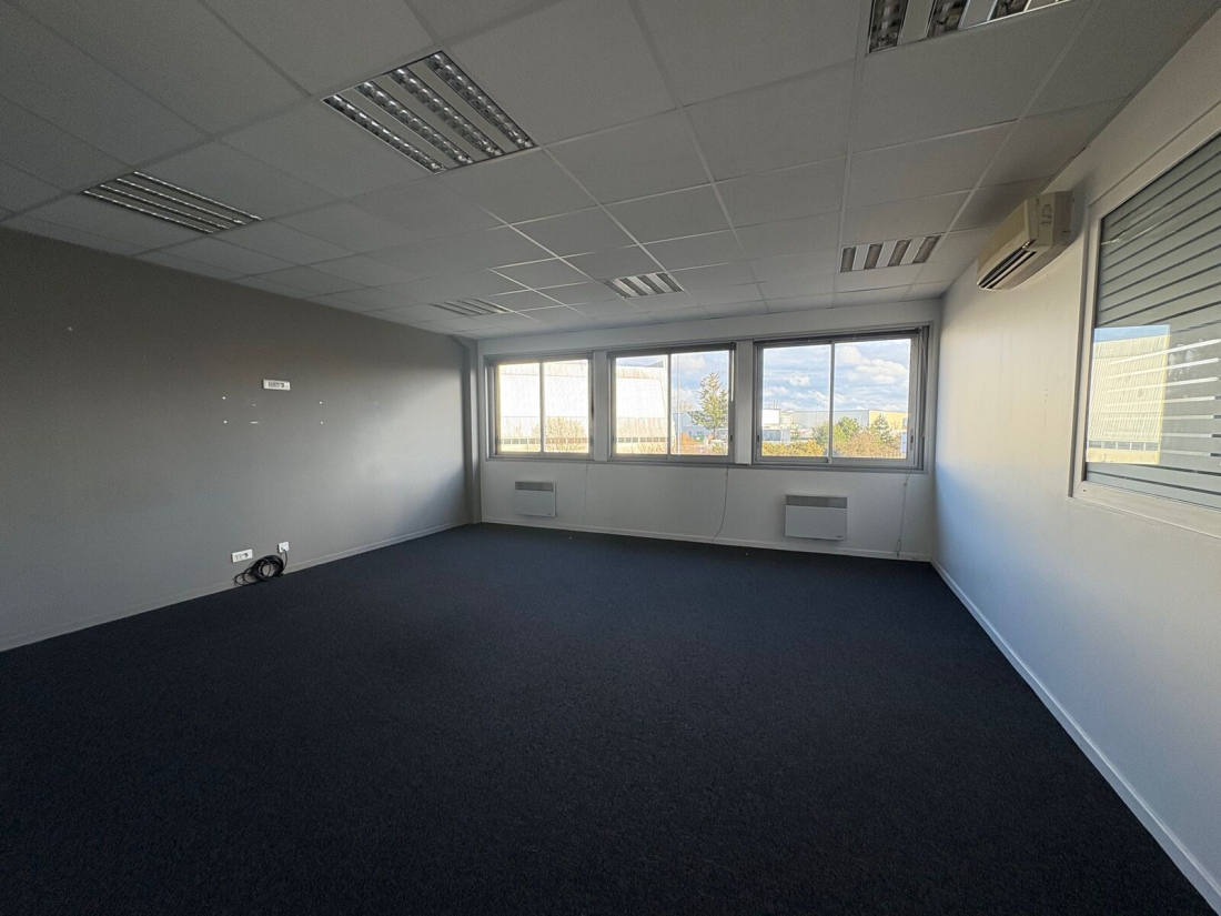 Photo 11 – location entrepôts / activités	BOUGUENAIS (44340)