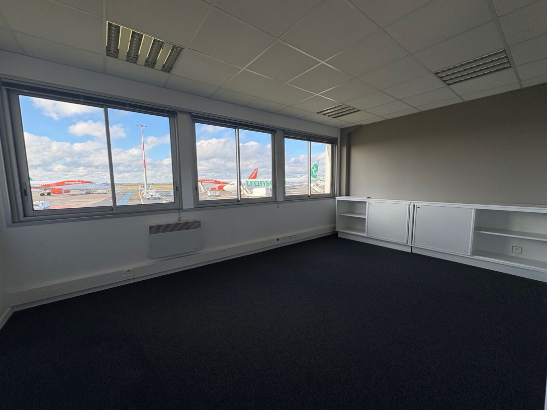 Photo 12 – location entrepôts / activités	BOUGUENAIS (44340)