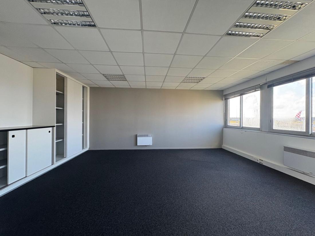 Photo 13 – location entrepôts / activités	BOUGUENAIS (44340)