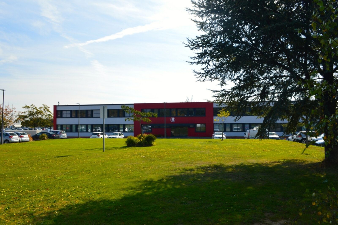 Photo 1 – location entrepôts / activités	LANESTER (56600)