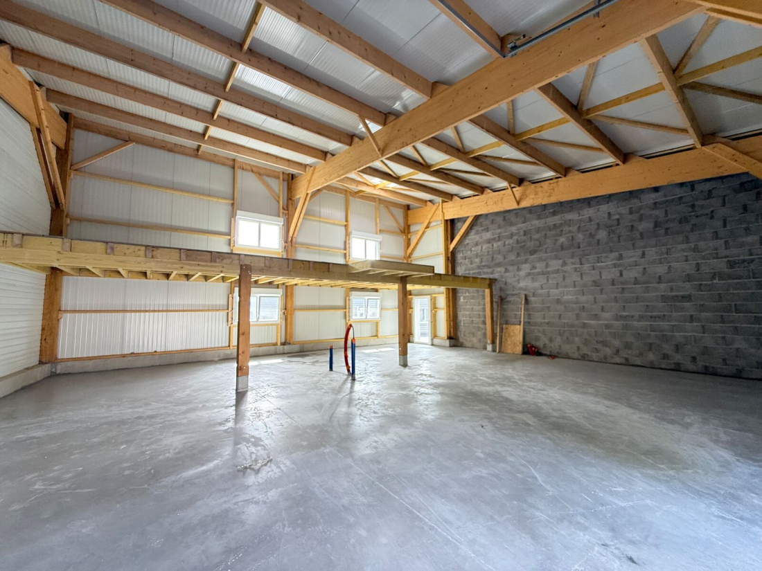 Photo 5 – location entrepôts / activités	PLOUGOUMELEN (56400)