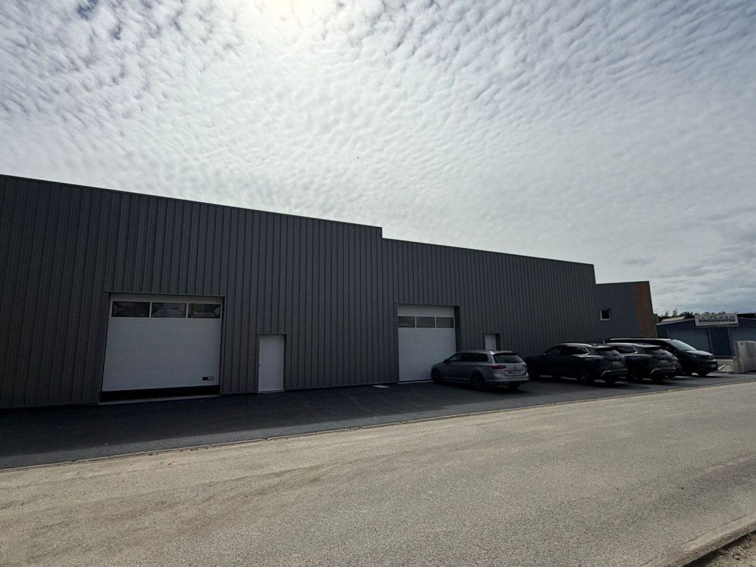 Photo 3 – location entrepôts / activités	PLOUGOUMELEN (56400)