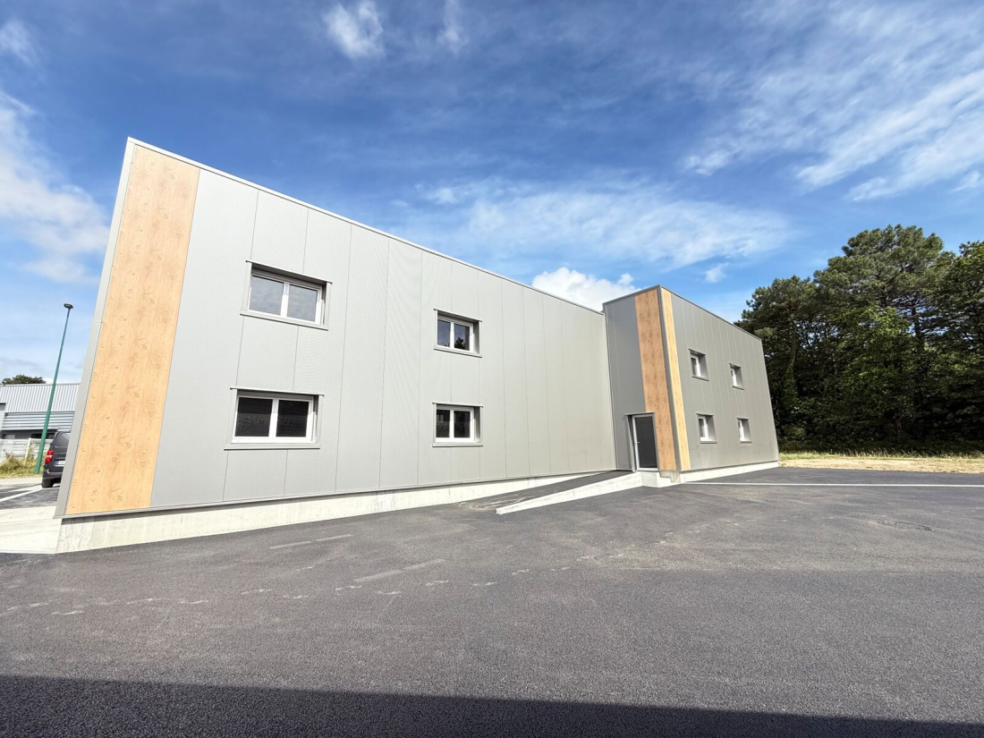 Photo 1 – location entrepôts / activités	PLOUGOUMELEN (56400)