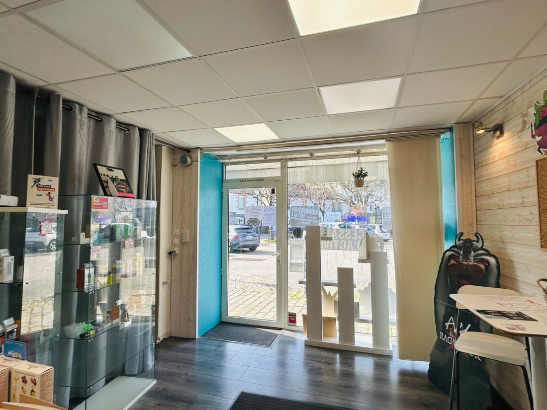 Photo 2 – location Local commercial	PLOEMEUR (56270)