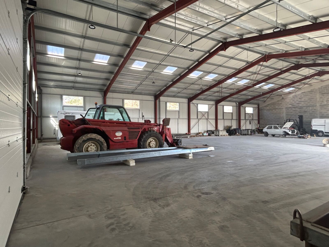 Photo 2 – location entrepôts / activités	BRECH (56400)