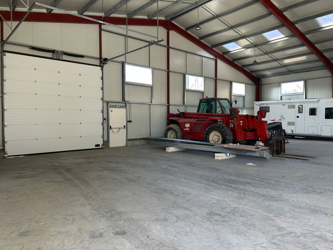 Photo 1 – location entrepôts / activités	BRECH (56400)