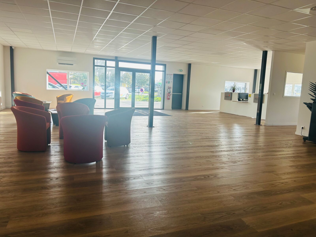 Photo 1 – location entrepôts / activités	QUEVEN (56530)