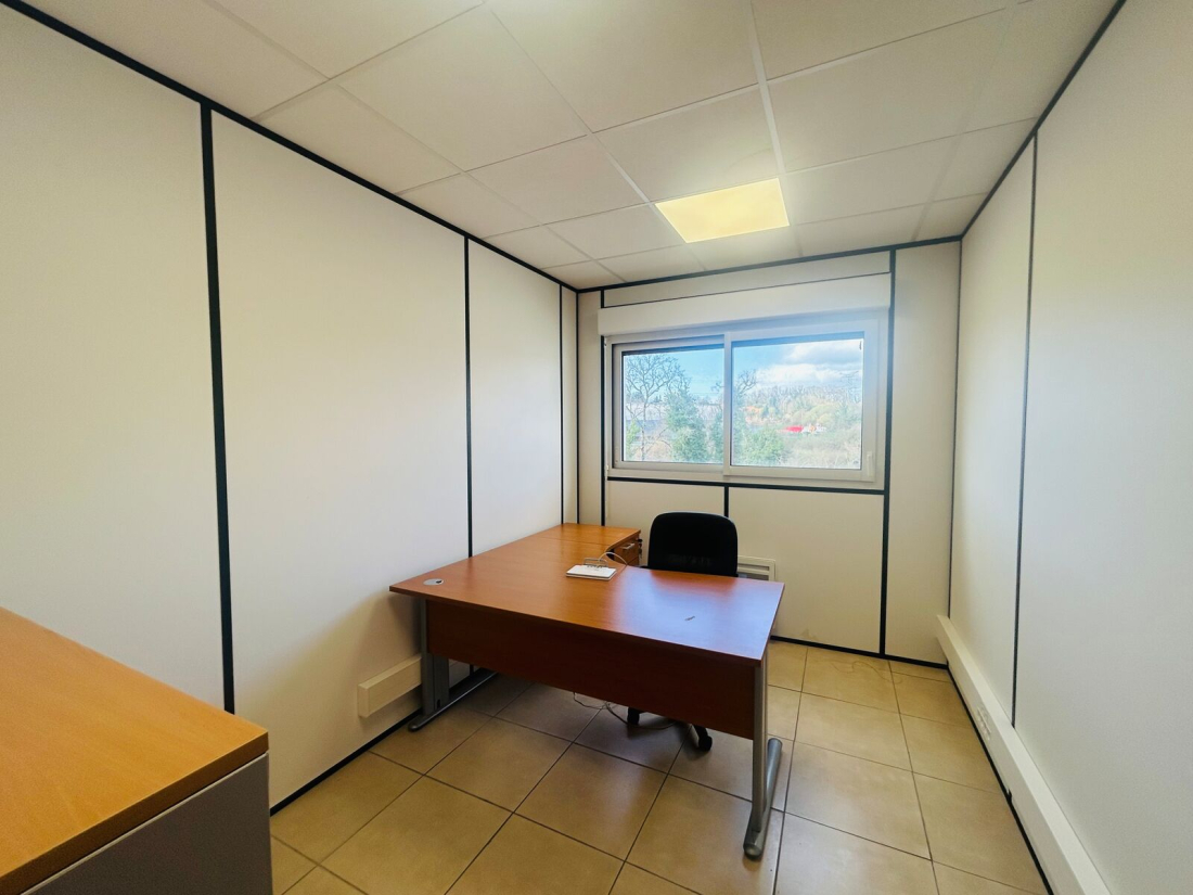 Photo 4 – location entrepôts / activités	CAUDAN (56850)