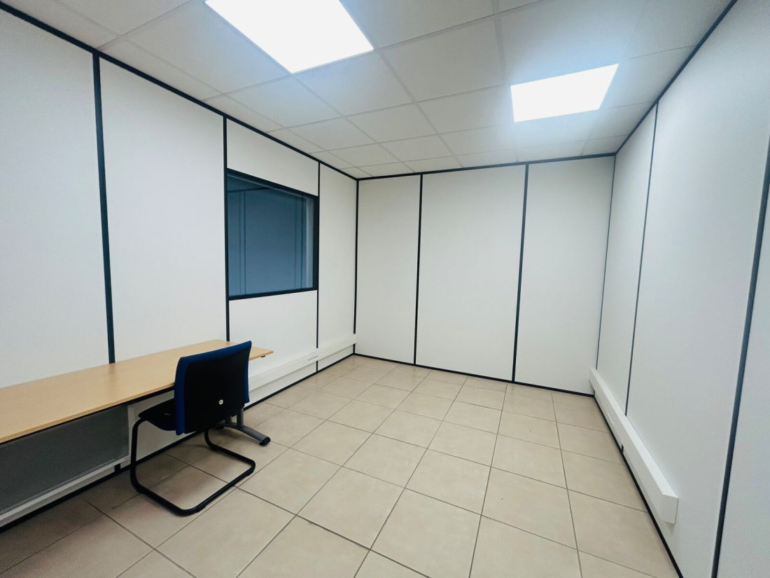 Photo 6 – location entrepôts / activités	CAUDAN (56850)