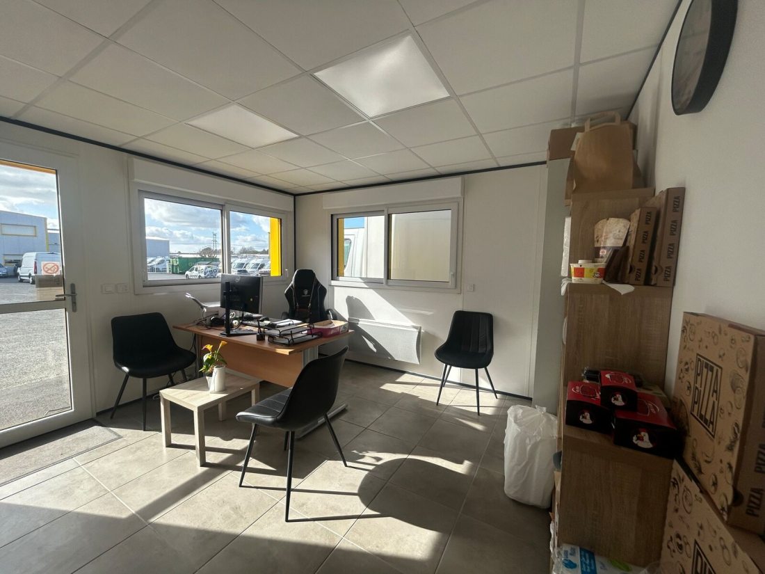 Photo 3 – location entrepôts / activités	CAUDAN (56850)