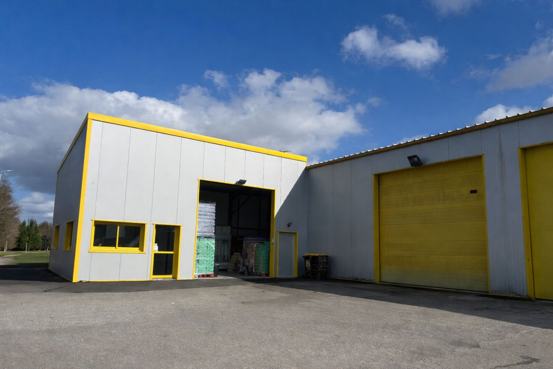 Photo 1 – location entrepôts / activités	CAUDAN (56850)