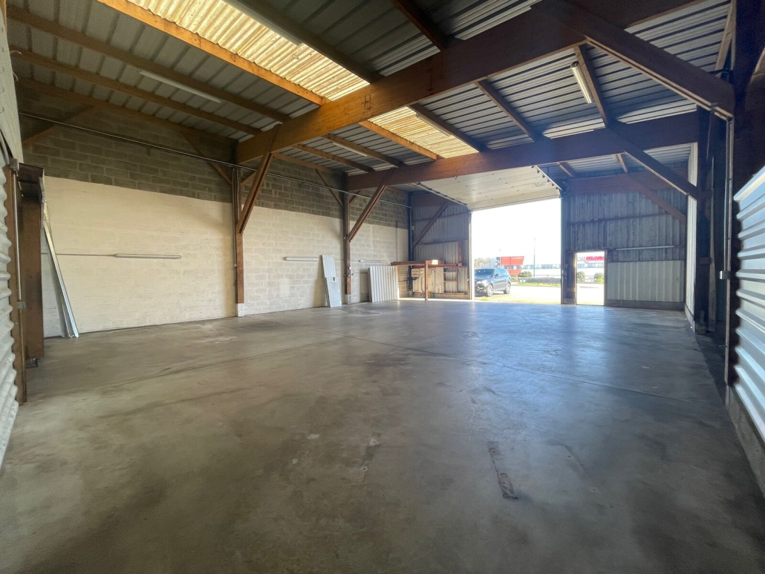 Photo 4 – location entrepôts / activités	LOCMINE (56500)
