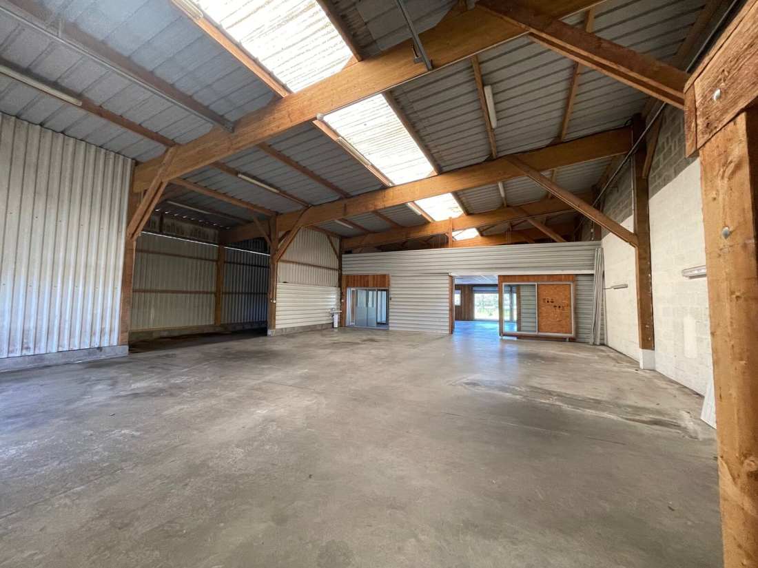 Photo 3 – location entrepôts / activités	LOCMINE (56500)