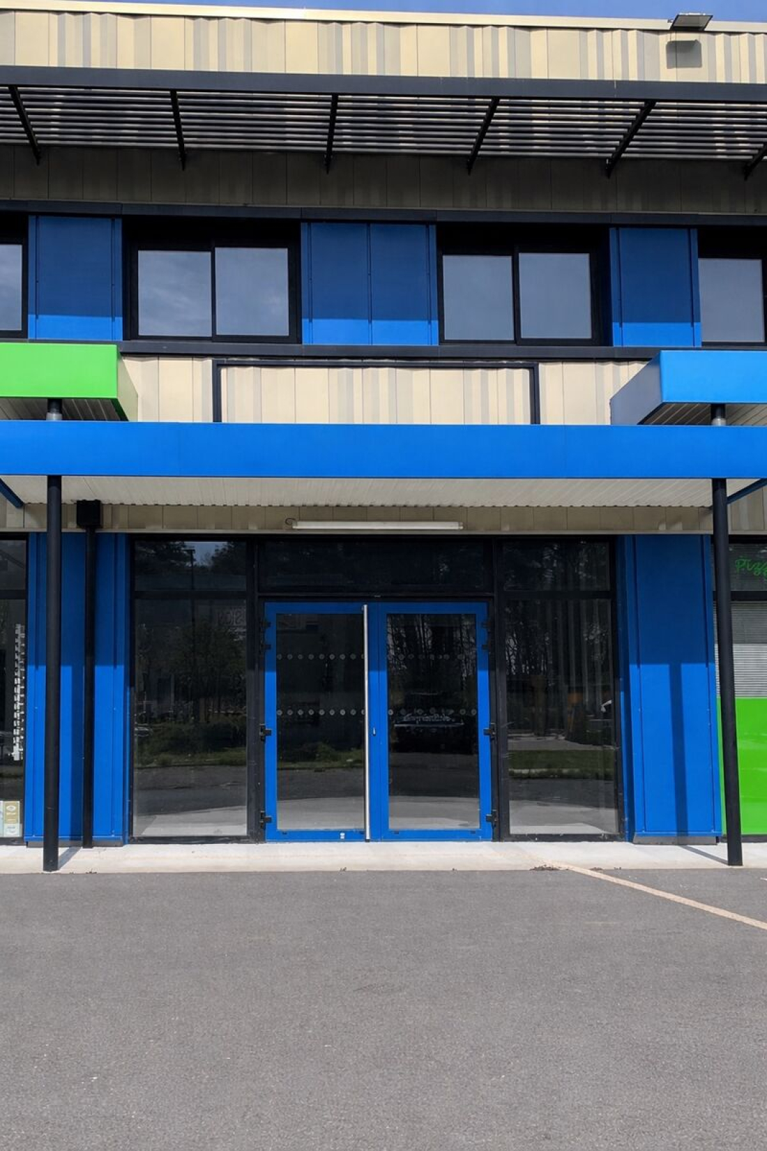 Photo 2 – location Local commercial	GRAND CHAMP (56390)